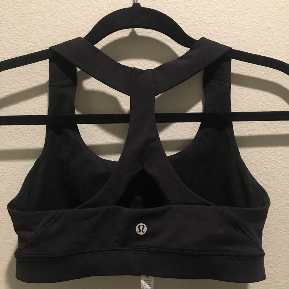 Black Lululemon Fast Lane sports bra